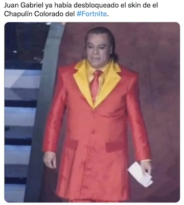 Hubo quien recordó uno de looks de Juan Gabriel, que resulta ser muy parecido al atuendo de El Chapulín Colorado.