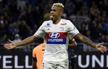 Antes de que su salida se convirtiera en el gran problema del club en el mercado, Mariano llegó a ser un delantero muy cotizado en Europa. Se lo ganó a pulso en el Lyon, donde se fue en busca de los minutos que no iba a tener en el Madrid y lo aprovechó: 21 goles en 48 partidos. Los 8 millones que pagó el equipo francés fueron una cifra rebajada a cambio de una plusvalía o una opción de tanteo ante una futura venta. El Madrid activó la segunda opción cuando el Sevilla quiso llevárselo por 33 millones y pagó 21 por recuperarlo. Firmó por 5 temporadas por el Madrid y su rendimiento estuvo muy lejos de la inversión realizada por él. Acabó su contrato el 30 de junio de 2023.