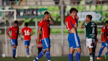 Futbol, Seleccion chilena sub 23 vs Santiago Wanderers.
Partido amistoso 2023.
Los jugadores de la seleccion chilena sub 23 se lamentan luego del quinto gol de Santiago Wanderers durante el partido amistoso en ayuda a los damnificados por el mega incendio de Vina del Mar, realizado en el estadio Elias Figueroa de Valparaiso, Chile.