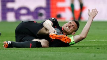 En la vuelta de las semifinales de la Europa League, Koscielny tuvo que ser sustituido al minuto 10 tras sufrir una lesión de tendón de Aquiles, el francés se tiró al suelo con las manos en la cabeza. Fue sometido a pruebas médicas y horas después se confirmó su ausencia en el Mundial.