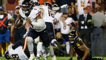 Chicago Bears quarterback Justin Fields (1)