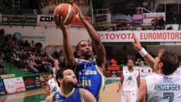 Jerel McNeal, durante su etapa como jugador del Montegranaro italiano.