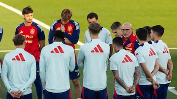 07/10/25 PREVIA CLASIFICACION MUNDIAL 2026
FASE DE GRUPOS GRUPO E GEORGIA BULGARIA
ENTRENAMIENTO SELECCION ESPAÑOLA ESPAÑA
LUIS DE LA FUENTE CHARLA GRUPO