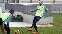 Iniesta se suma al resto y podría volver el sábado ante el Athletic