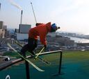 Esquí extremo y sin nieve de Jesper Tjäder por la azotea de una planta incineradora