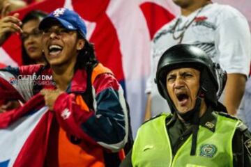 Hinchas que capturan las mejores imágenes de Nacional y DIM en Paz