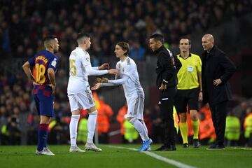 Modric entra por Valverde en el Clásico de ayer.