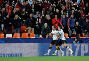 1-1. Dani Parejo celebró el primer tanto que marcó de penalti.i.