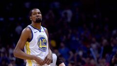 LOS ANGELES, CALIFORNIA - APRIL 26: Kevin Durant #35 of the Golden State Warriors reacts as he leaves the game late in the fourth quarter in a 129-110 win over the LA Clippers during Game Six of Round One of the 2019 NBA Playoffs at Staples Center on April 26, 2019 in Los Angeles, California.   Harry How/Getty Images/AFP NOTE TO USER: User expressly acknowledges and agrees that, by downloading and or using this photograph, User is consenting to the terms and conditions of the Getty Images License Agreement.
 == FOR NEWSPAPERS, INTERNET, TELCOS &amp; TELEVISION USE ONLY ==