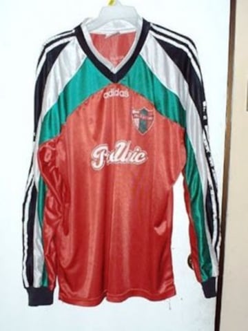 Palestino 1994. Con esta camiseta, el elenco &aacute;rabe perdi&oacute; 10-1 ante Universidad Cat&oacute;lica en San Carlos.