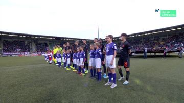 No tardó ni 5' en ser viral: el niño recogepelotas que no dejaba ver al jugador del United