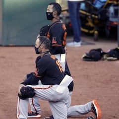 Gabe Kapler encabeza protestas en duelo de los Giants