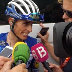 La locura de Enric Mas tras cruzar meta: del agobio a la broma