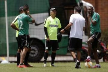 18 jugadores están concentrados para el duelo del martes ante los paraguayos.