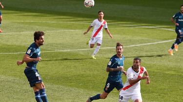 MADRID, SPAIN - OCTOBER 18: Leandro Cabrera of RCD Espanyol heads the ball near Qasmi of Eayo Vallecano during the La Liga SmartBank match between Rayo Vallecano and RCD Espanyol at on October 18, 2020 in Madrid, Spain. Football Stadiums around Europe rem