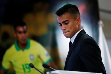 Reinier se emociona durante la presentación. 