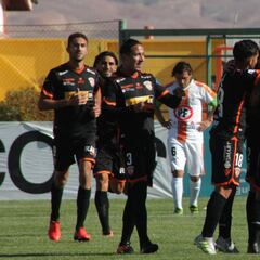 Cobreloa golea y continúa al acecho de Unión La Calera