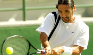 16 de agosto de 2003: Marcelo Ríos pierde la final de Viña del Mar ante el español David Sánchez, por 1-6, 6-3, 6-3.