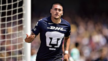 Cuando las lesiones no lo agobian, es de los delanteros más letales de Liga MX. Sus actuaciones con los auriazules lo han llevado hasta selección nacional y busca llegar a Europa próximamente.