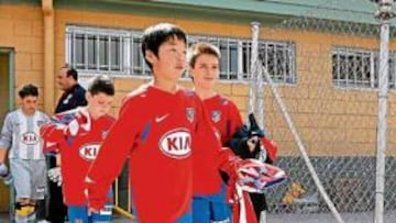 <b>CONCENTRADO. </b>Rui ha encajado muy bien entre sus compañeros del Alevín B rojiblanco que dirige David González.