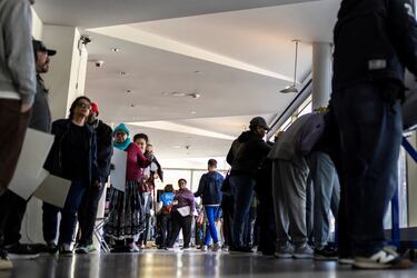 Can you get in trouble if you give water to voters in line? Is ‘line warming’ legal?