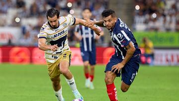 Pablo Bennevendo (L) of Pumas fights f the ball with Jesus Manuel Corona (R) of Monterrey during the 13th round match between Monterrey and Pumas UNAM as part of the Liga BBVA MX, Torneo Apertura 2024 at BBVA Bancomer Stadium on October 23, 2024 in Monterrey, Nuevo Leon, Mexico.