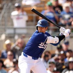 Shohei Ohtani hits a home run in his debut with the Dodgers in the Cactus League
