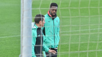 Iñaki Williams camina por Lezama
