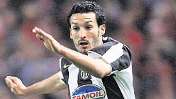 <b>EXPERIMENTADOS. </b>Zambrotta y Thuram jugarán en el Barcelona.