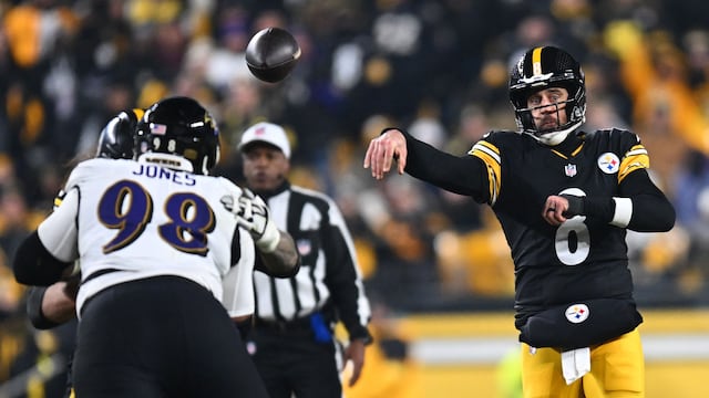 Quarterback Aaron Rodgers signed a one-year deal with the Pittsburgh Steelers before the start of the 2025 season.