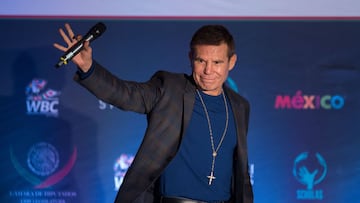 Julio César Chávez durante un evento
