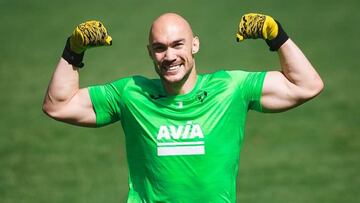 Dmitrovic saca músculo en Atxabalpe