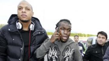 <b>VOLVIÓ. </b>Drenthe, a su llegada al Rico Pérez y entrenándose.