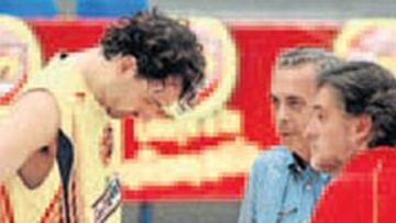 <b>CUMBRE. </b>José Luis Sáez, Pepu y Garbajosa dialogan ayer.