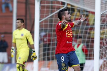 Salom festeja un gol ante Colo Colo (Crédito: Photosport).
