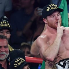 Canelo estalla contra De la Hoya a días de la pelea contra Kovalev