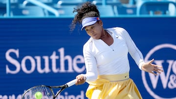Naomi Osaka has crashed against Zhang Shuai in the first round of the WTA Cincinnati Masters. It was her second first-round defeat in as many weeks.