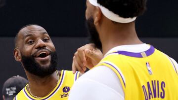 EL SEGUNDO, CALIFORNIA - SEPTEMBER 28: LeBron James #6 of the Los Angeles Lakers laughs with Anthony Davis #3 during Los Angeles Lakers media day at UCLA Health Training Center on September 28, 2021 in El Segundo, California.   Harry How/Getty Images/AFP
