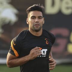 Galatasaray busca reemplazo para Falcao en ataque