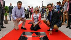 Laura Revuelta con su estrella en el Paseo de las Estrellas del Surf.