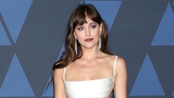 Dakota Johnson presenta su nuevo consolador: "Lo llevo en el bolso"