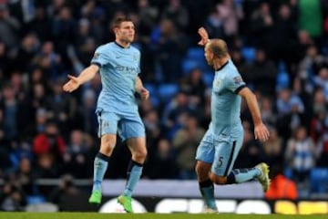 Manchester City sólo salvó un empate en la agonía ante Hull City.
