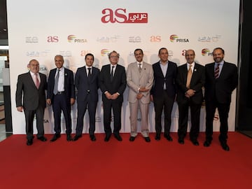 De izquierda a derecha: Alfredo Relaño (Director del As), Walid Al Saadi (Consejero de PRISA), Alejandro Martínez (Presidente de As), Manuel Polanco (Presidente de PRISA), Khalid Thani A. Al Thani (Consejero de PRISA y Presidente de Ezdan Holding Group), 