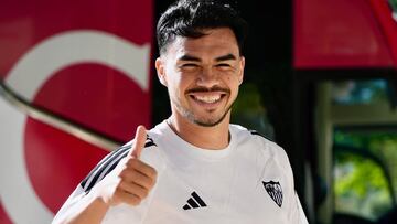 Suazo se presenta así en el Sevilla: “No sé si como Zamorano...”