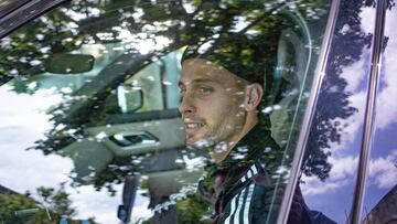 Sergio Canales, saliendo de la Ciudad Deportiva. 