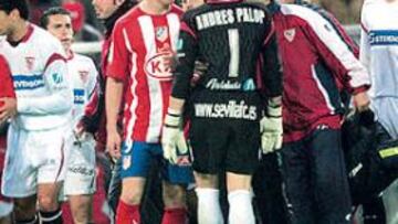 <b>EL FINAL. </b>Los ánimos se encresparon durante el partido entre Atlético y Sevilla. El comportamiento del público y el de los jugadores le puso las cosas difíciles a Ayza Gámez.