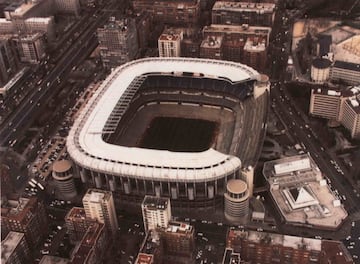 Fotografía aérea del Santiago Bernabéu durante los años noventa.