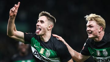 Lisbon (Portugal), 02/02/2025.- Sporting CP's Ivan Fresneda celebrates with his teammate Conrad Harder (R) after scoring the 1-0 goal during the Portuguese First League Soccer match between Sporting CP and SC Farense, in Lisbon, Portugal, 02 February 2025. (Lisboa) EFE/EPA/RODRIGO ANTUNES
