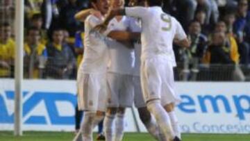 <b>LA PIÑA DE UN EQUIPO DE 'PLATA'. </b>Mosquera, Álex, Juanfran y Joselu festejan el 0-3 que deja casi sentenciado el ascenso.