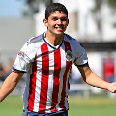 Nueva joya de Chivas se considera mejor que Chicharito